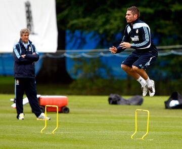 El Real Madrid y Benfica llegaron a un acuerdo para la venta de Javi García por un total de 7 millones de euros en la temporada 2009-2010.