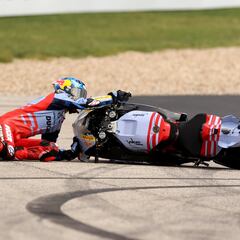 Vómito en la frenada antes de la caída de Álex Márquez