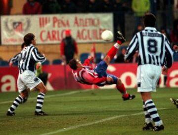 El 8 de diciembre de 1998 el Atlético de Madrid tenía que remontar el 2-1 de la ida a la Real Sociedad en los octavos de final de la Copa de la UEFA. Los rojiblancos ganaron 4-1 en el Calderón con goles de Jugovic (2), Santi y José Mari. 

