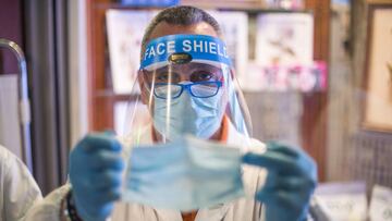 BOLOGNA, ITALY - APRIL 14: Pharmacists distribute free protective masks in a bid to combat the spread of coronavirus (COVID-19) after a decision was made by the regional government to supply masks for free via official outlets on April 14, 2020 in Bologna, Italy. The Italian government continues to enforce the nationwide lockdown measures to control the spread of COVID-19, even if some businesses are slowly reopening. (Photo by Michele Lapini/Getty Images)