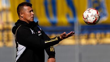 Futbol, Everton vs Colo Colo.
Fecha 21, campeonato Nacional 2024.
El entrenador de Colo Colo Jorge Almiron es fotografiado durante el partido de primera division contra Everton disputado en el estadio Sausalito de Vina del Mar, Chile.
25/08/2024
Andres Pina/Photosport
Football, Everton vs Colo Colo.
21st turn, 2024 National Championship.
Colo Colo's head coach Jorge Almiron is pictured during a first division match against Everton at the Sausalito stadium in Vina del Mar, Chile.
25/08/2024
Andres Pina/Photosport