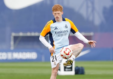 Con la marcha de Nelson Monte al Almería, el Málaga busca traer o reconvertir un central