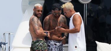 Neymar, bajo el sol de Ibiza