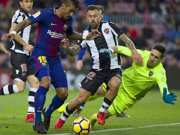 Paulinho (FC Barcelona) y Oier (Levante UD)