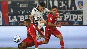 Futbol, Colo Colo vs Nublense.
Fecha 15, campeonato Nacional 2022.
El jugador de Colo Colo Cristian Zavala, derecha, disputa el balon contra Bernardo Cerezo de Nublense durante el partido por la primera division disputado en el estadio Monumental.
Santiago, Chile.
30/05/2022
Jonnathan Oyarzun/Photosport

Football, Colo Colo vs Nublense.
15th date, 2022 National Championship.
Colo Colo’s player Cristian Zavala, right , vies the ball against Bernardo Cerezo of Nublense during the first division match held at Monumental stadium.
Santiago, Chile.
05/30/2022
Jonnathan Oyarzun/Photosport