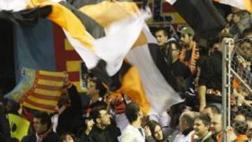 <b>UNA CAMISETA ESPECIAL. </b>La elástica que lucirá el Valencia, formada por 100 mensajes.