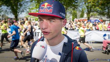 Max Verstappen atendiendo a la prensa en la carrera "Wings for Life World Run" de Breda (Holanda).