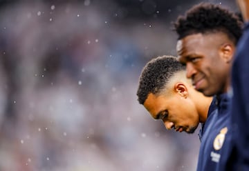 Concentraci¨®n de Trent Alexander-Arnold antes del inicio del encuentro frente al Red Bull Salzburgo.