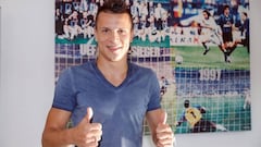 Konoplyanka ya posa como jugador del Schalke.