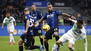 Soccer Football - Serie A - Inter Milan v Sassuolo - San Siro, Milan, Italy - February 20, 2022 Inter Milan's Arturo Vidal and Federico Dimarco in action with Sassuolo's Mert Muldur REUTERS/Alessandro Garofalo