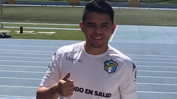 Alexander Lar&iacute;n entrenando con Comunicaciones