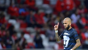 Dani Alves en Pumas; un fichaje que duró un semestre