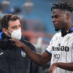 Duván Zapata sale lesionado ante Genoa
