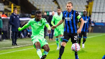 28 October 2020, Belgium, Bruges: Lazio&#039;s Danilo Cataldi and Club Brugge&#039;s Ruud Vormer battle for the ball during the UEFA Champions League Group F soccer match between Club Brugge and SS Lazio at Jan Breydel Stadium. Photo: Kurt Desplenter/BELG