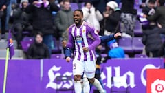 VALLADOLID, SPAIN - JANUARY 29: Cyle Larin of Real Valladolid CF celebrates after scoring the team's first goal during the LaLiga Santander match between Real Valladolid CF and Valencia CF at Estadio Municipal Jose Zorrilla on January 29, 2023 in Valladolid, Spain. (Photo by Angel Martinez/Getty Images)