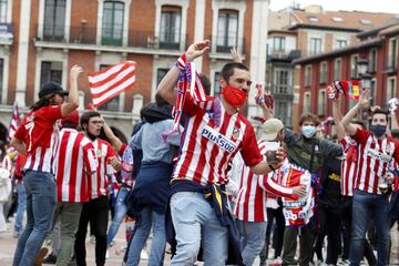 Los jugadores del Atleti celebran LaLiga con la afición en Valladolid