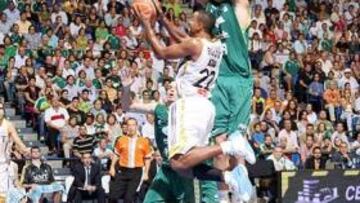 <strong>SWEET LOU.</strong> Bullock apareció en la prórroga y decidió el triunfo del Real Madrid.
