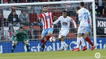 El Lugo se lleva el derbi con pol¨¦mica y un golazo de Lazo