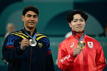 El gimnasta colombiano logró la medalla de plata en la prueba de barra fija de los Juegos Olímpicos de París 2024 tras lograr una clasificación de 14.533, misma puntuación del japonés Shinnosuke Oka que fue oro gracias a su ejecución.  