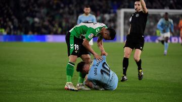 Celta Vigo's Spanish forward Iago Aspas (down) lays on the ground as Real Betis' Italian defender Luiz Felipe receives a red card during the Spanish league football match between Real Betis and RC Celta de Vigo, at the Benito Villamarin stadium in Seville, on February 4, 2023. (Photo by CRISTINA QUICLER / AFP)