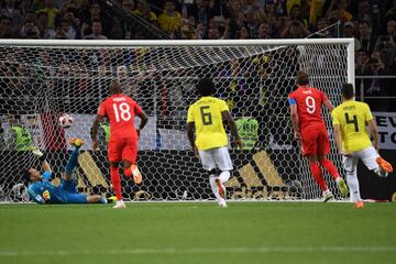 0-1. Harry Kane marcó de penalti el primer gol.