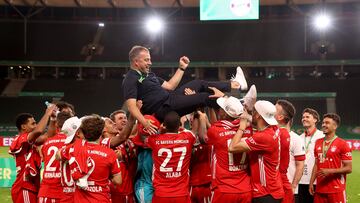 BERLIN, GERMANY - JULY 04: Head coach Hans-Dieter Flick of FC Bayern Muenchen celebrates with his players after the DFB Cup final match between Bayer 04 Leverkusen and FC Bayern Muenchen at Olympiastadion on July 04, 2020 in Berlin, Germany. (Photo by Alexander Hassenstein/Getty Images)