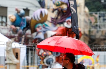 Este mircoles, 19 de marzo y da de San Jos, se celebrar el emocionante "Da de la Crem" en las Fallas de Valencia, donde ms de 700 monumentos que los artistas falleros han levantado por toda la ciudad ardern en un espectculo impresionante. Marcando el broche de oro de la fiesta ms emblemtica de Valencia y una de las ms multitudinarias de toda Espa?a. La noche se iluminar con fuegos artificiales.