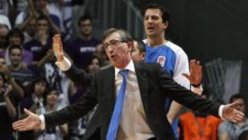 El entrenador del Blusens Monbus, Moncho Fern&aacute;ndez durante un partido.