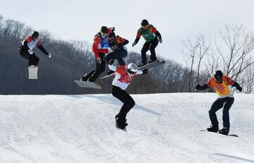 Regino Hernández durante la semifinal de snowboardcross.