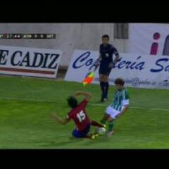 El entradón de Savic a Francis.