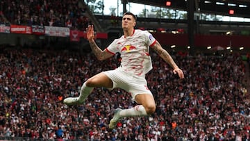 Benjamin Sesko celebra un gol con el Leipzig.