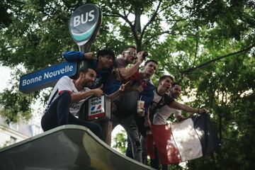 Los aficionados franceses celebraron la clasificación de su selección para la final del Mundial.