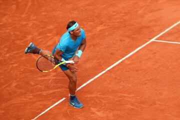 Nadal serves to Guido Pella on Day 5 of the 2018 French Open