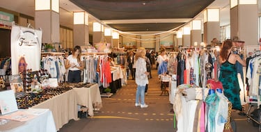 Entre el 12 de diciembre y el 6 de enero se puede disfrutar de este elegante mercadillo en la Calle Gran Vía 13. Allí, sus 60 expositores ofrecen productos gourmet, moda, artesanía o decoración. Horario de apertura: 11:00 - 21:00 h.