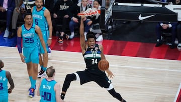 Giannis Antetokounmpo, durante el partido de la NBA que ha enfrentado a los Milwaukee Bucks y a los Charlotte Hornets                               