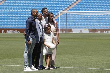 La presentación de Militao en imágenes