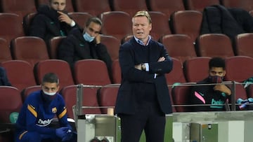 Barcelona&#039;s Dutch coach Ronald Koeman looks on during the UEFA Champions League football match between FC Barcelona and Ferencvarosi TC at the Camp Nou stadium in Barcelona on October 20, 2020. (Photo by LLUIS GENE / AFP)