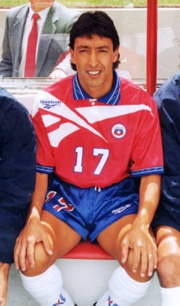 El defensa Oscar Lee Chong debutó con 31 años y 329 días, el 12-02-1997 ante Bolivia 1-1 por Eliminatorias de Copa del Mundo.