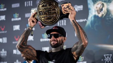 Franco Tenaglia con el cinturón de BKFC.