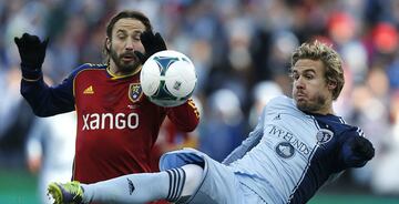 Jugó 147 juegos en 9 temporadas en la MLS, campeón de la MLS Cup en 2013.
