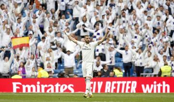 El jugador del Real Madrid Benzema celebra el 3-0 al Athletic Club. 