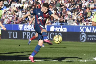 Pressing del Málaga a una bestia negra en apuros