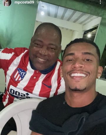 Marcos Paulo junto a su padre el día siguiente a que el Atlético ganase LaLiga.