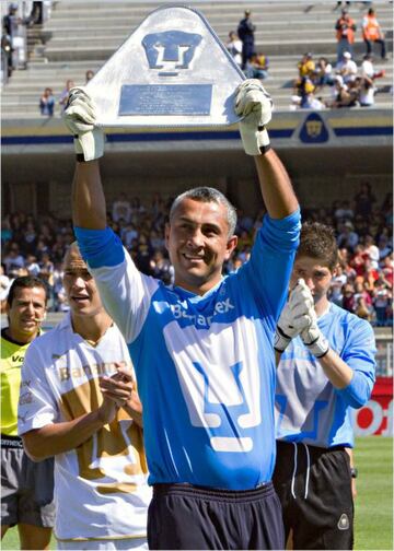 Junto a los auriazules, Bernal conquistó cuatro títulos de Liga y uno más de Campeón de Campeones entre 1991 y 2009