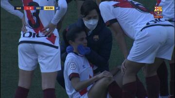 Dos jugadoras del Rayo, atendidas por los servicios médicos del Barça
