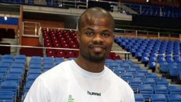 Omar Cook deja Málaga por Valencia