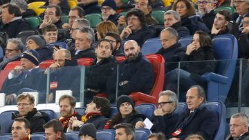 Totti y Monchi, en el palco del Estadio Olímpico.