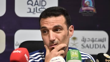 Argentina&#039;s coach Lionel Scaloni speaks during a presser at the King Saud University Stadium in Riyadh on November 14, 2019, on the eve of their friendly football match against Brazil. (Photo by AFP)