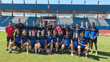 La plantilla Sub-18 del Huddersfield, que no sufrirá recortes.
