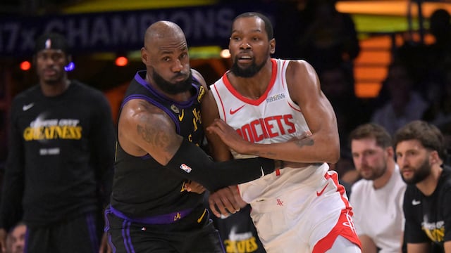 Apr 21, 2026; Los Angeles, California, USA; Los Angeles Lakers forward LeBron James (23) defends Houston Rockets forward Kevin Durant (7) in the first half of game two of the first round of the 2026 NBA Playoffs against the Houston Rockets at Crypto.com Arena. Mandatory Credit: Jayne Kamin-Oncea-Imagn Images